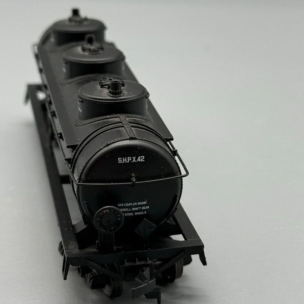 Athearn HO Scale Shippers Car Line SHPX 42 Triple Dome Tank Car 7935
